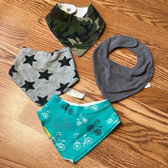 Other - ❤️5/$13 Baby bandana bibs